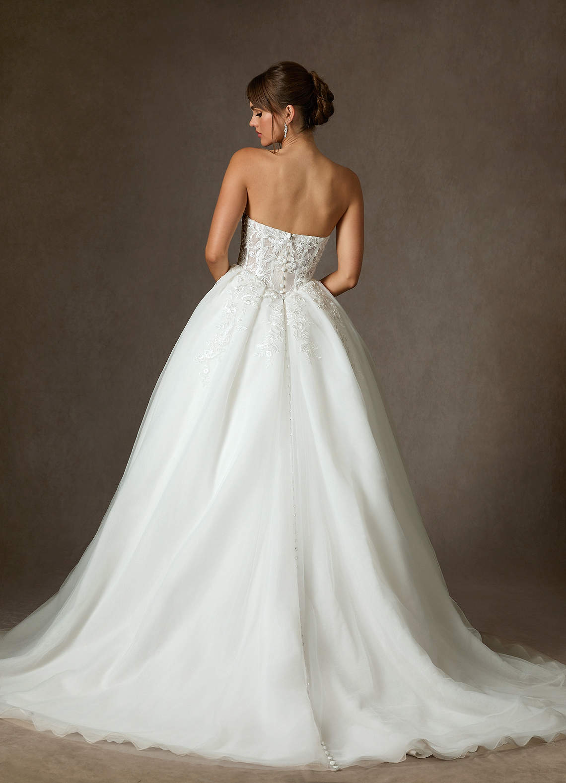 Azazie Ainsley Vestidos de noiva Vestido Diamante Branco de Renda de Vestido de baile com Sem alças image4