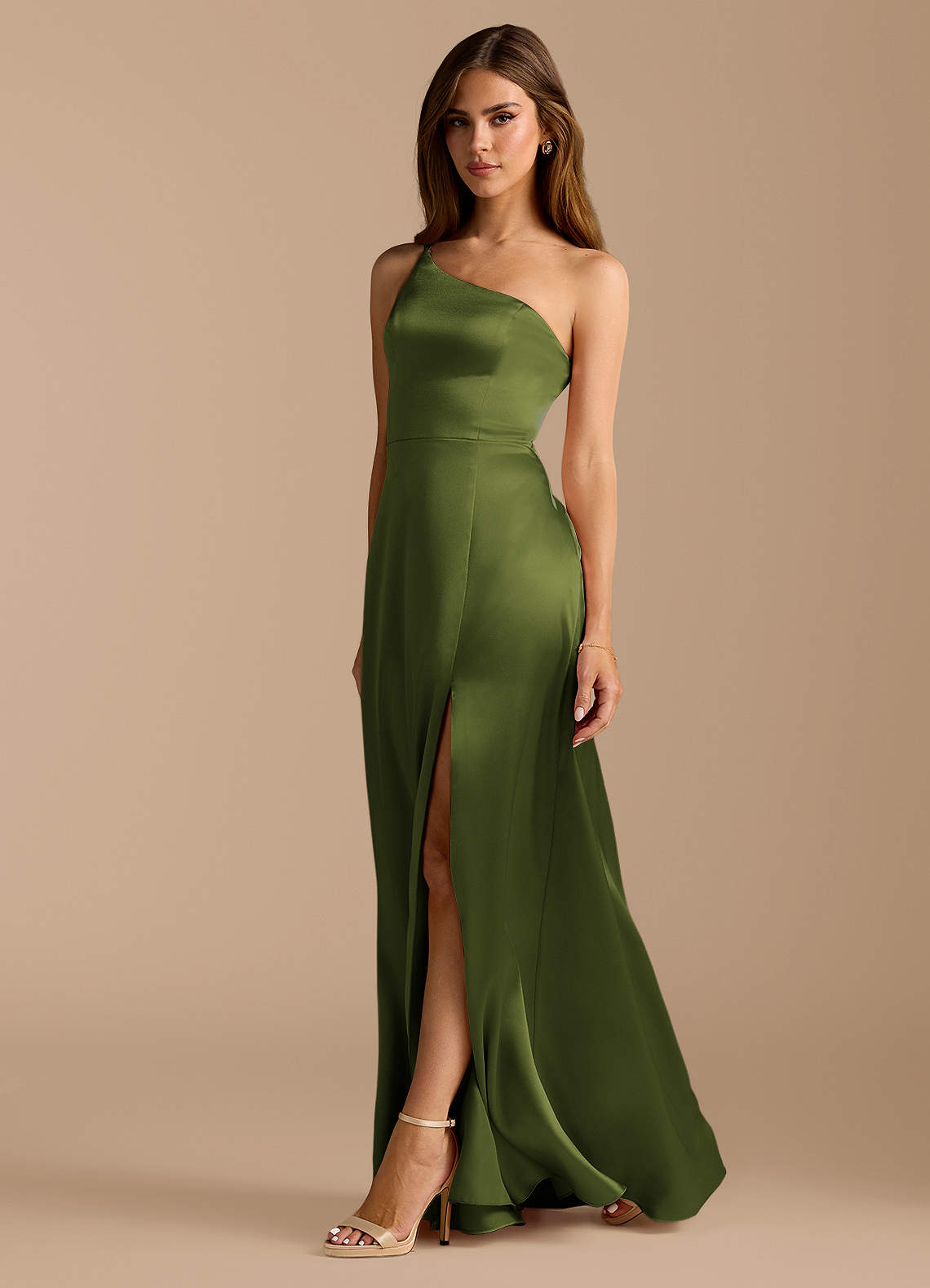 Azazie Trina Robes de demoiselle d'honneur Robe Trapèze en Satiné métallisé Ue épaule Olive image1