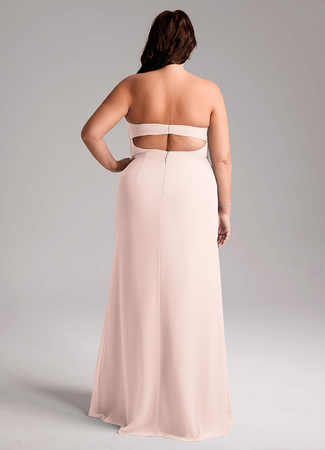 Azazie Leonis Vestidos de damas de honor Vestido de Pétalo De Rosa de Gasa de Corte Recto Convertible con Sin tirantes image9