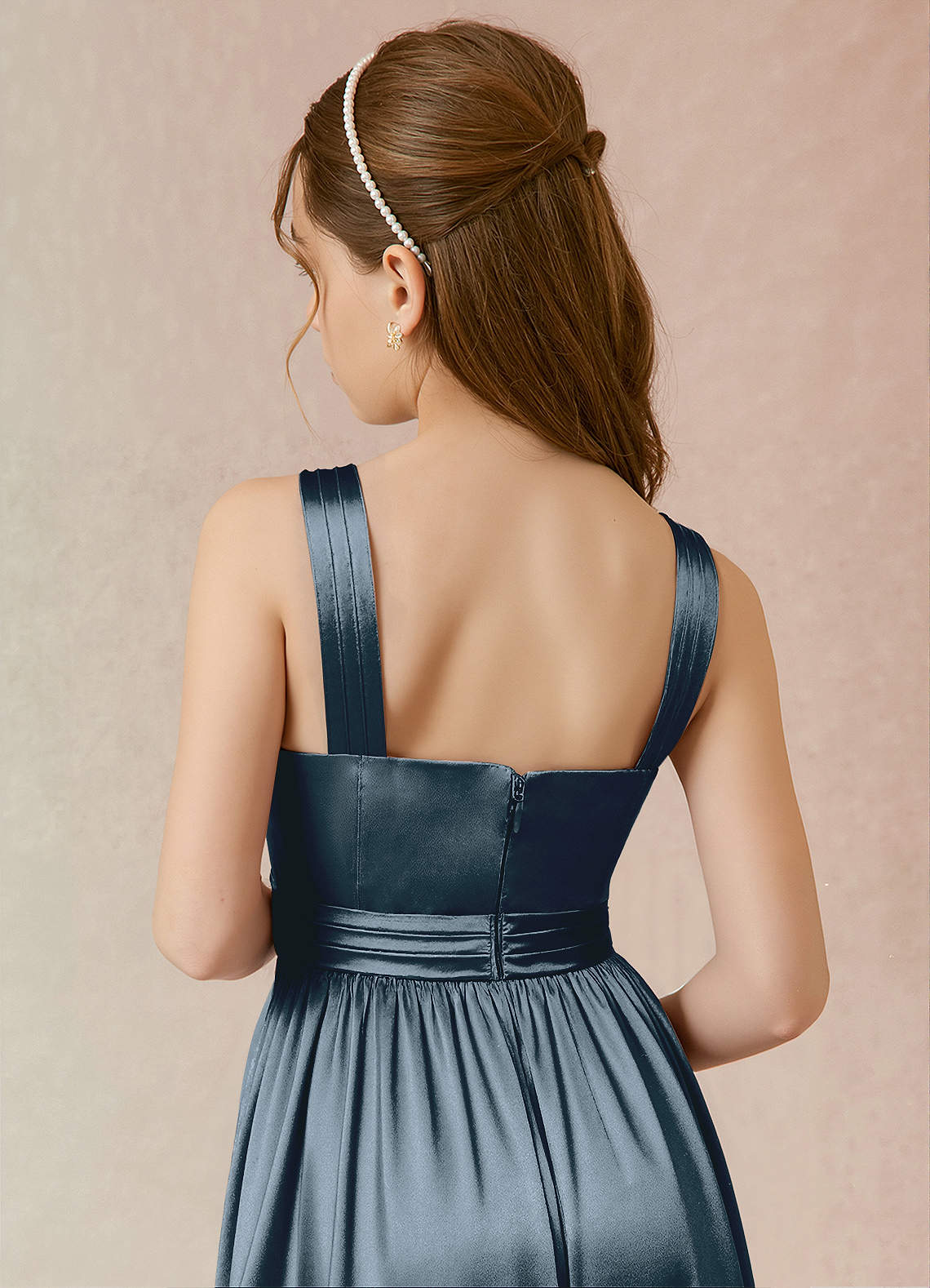 Azazie Jiya Junior Vestido de Crepúsculo de Satén Metálico de Corte en A con Plisado image3