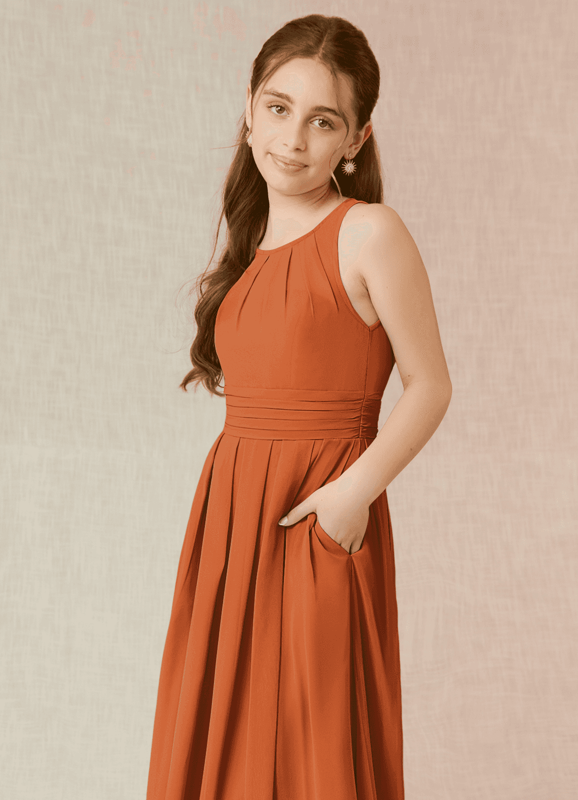 Azazie Bibiane Junior Vestido Canela de Chiffon de Linha A com Plissado image6