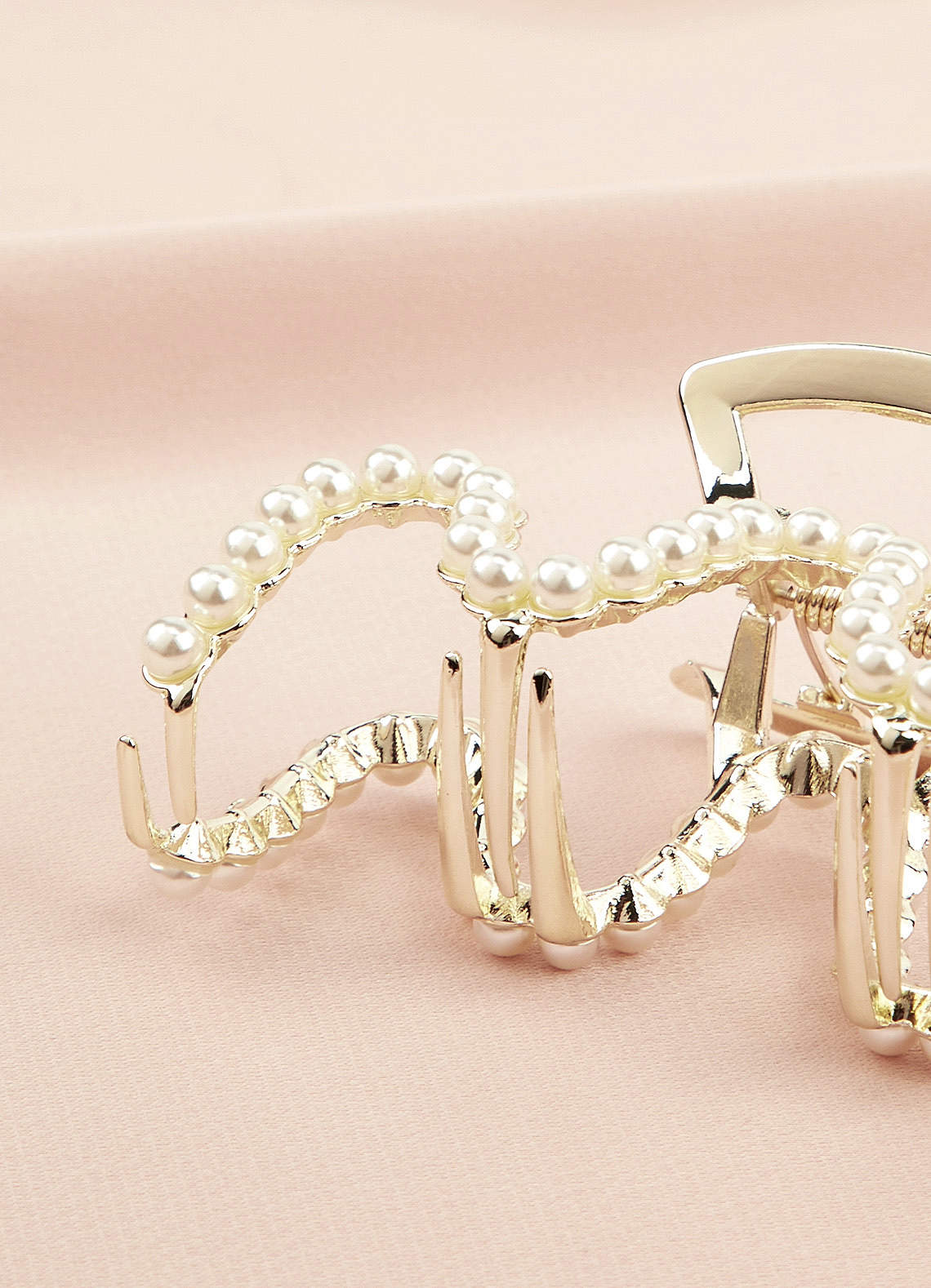 front Wavy Pearl Hair Claw Clip