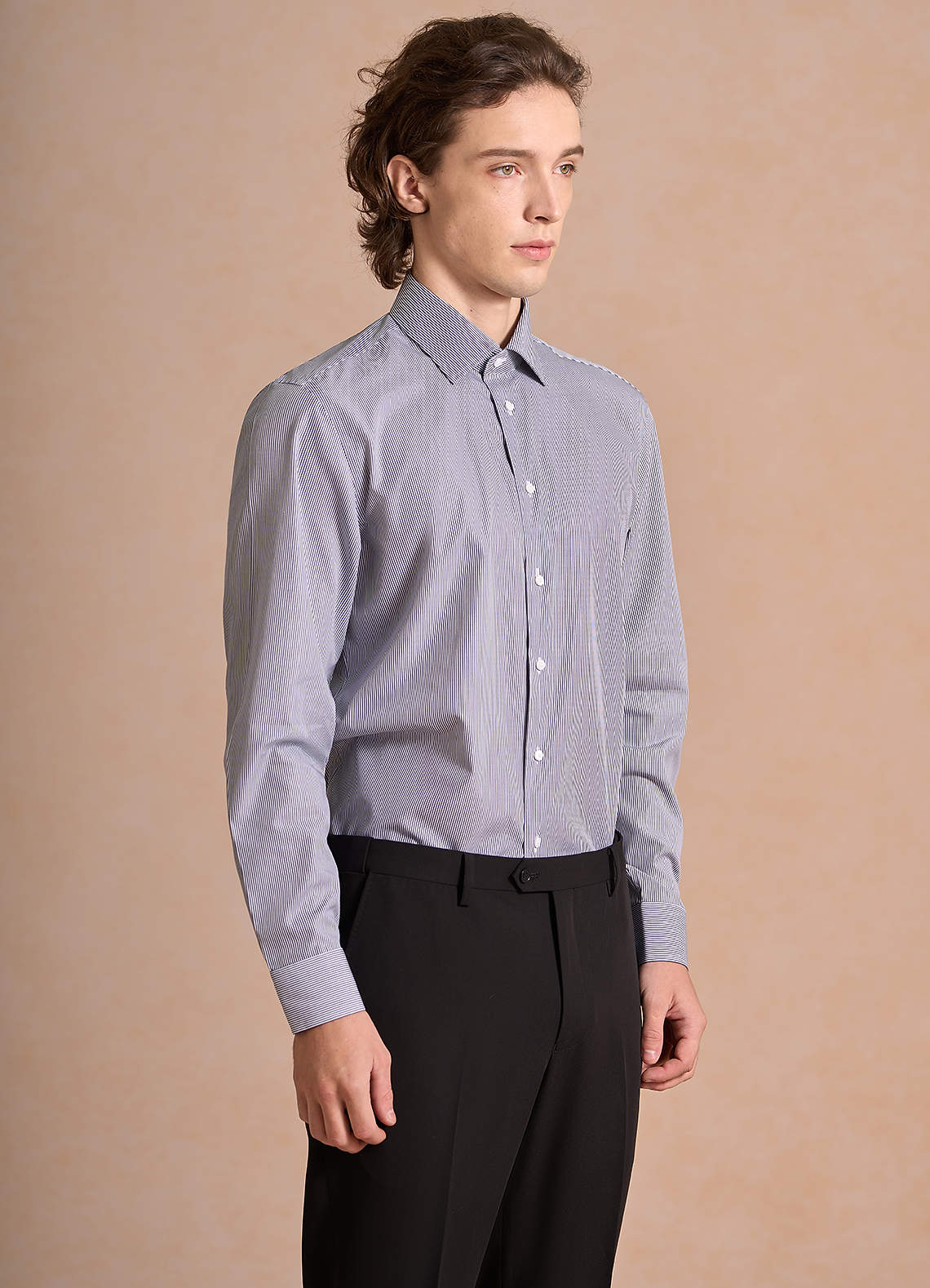 front Aiden Weiß Klassisch Blau Gestreiftes Hemd aus 100 % Baumwolle, bügelfrei