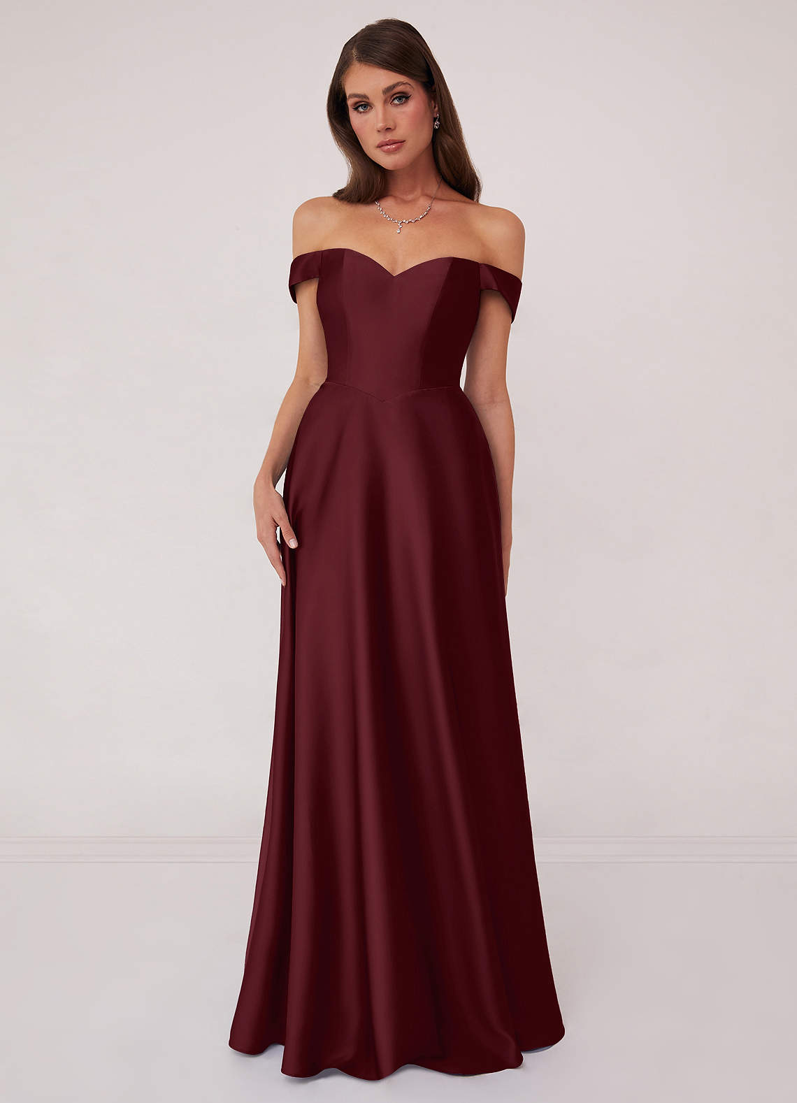 Barbie ♥ Azazie Robes de demoiselle d'honneur Robe Trapèze Convertible en Satin extensible Épaule décolletée Cabernet image1