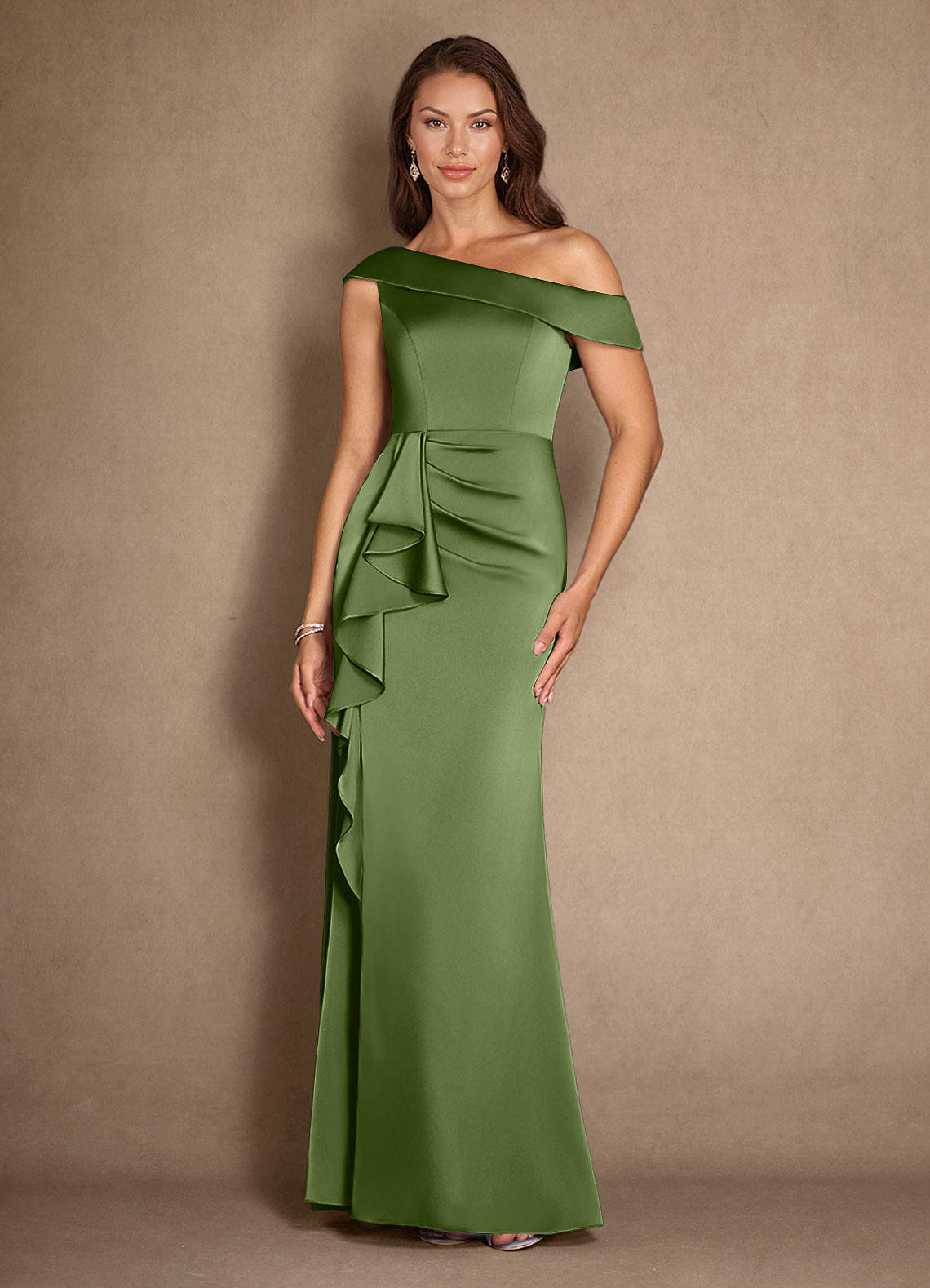 Azazie Hamptons vestidos de madre de la novia Vestido de Enebro de Satén Elástico de Corte En A con Plisado image1