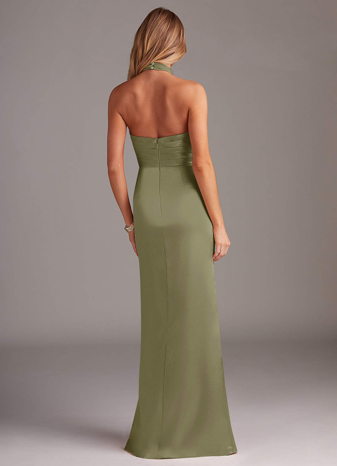 Azazie Jemma Essayer des robes à la maison Robe Fourreau en Satin extensible Plissée Améthyste image5