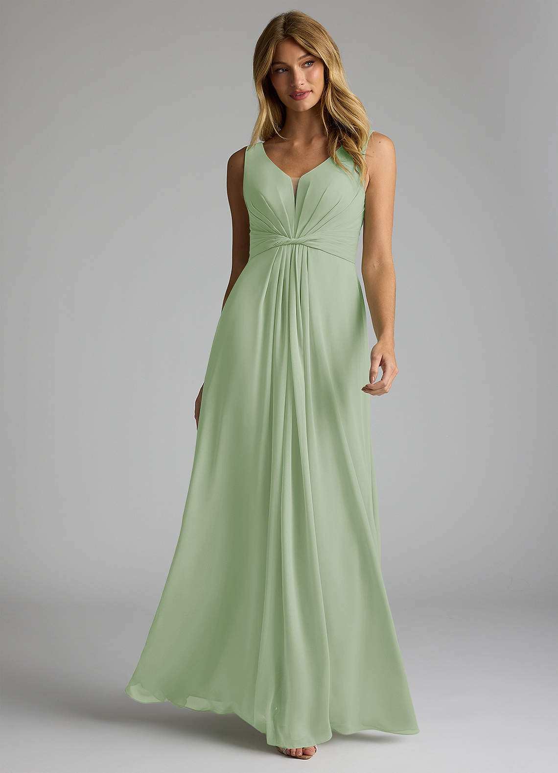 Azazie Gina Vestidos de damas de honor Vestido de Salvia Polvorienta de Gasa de Corte en A con Cuello en V Plisado image1