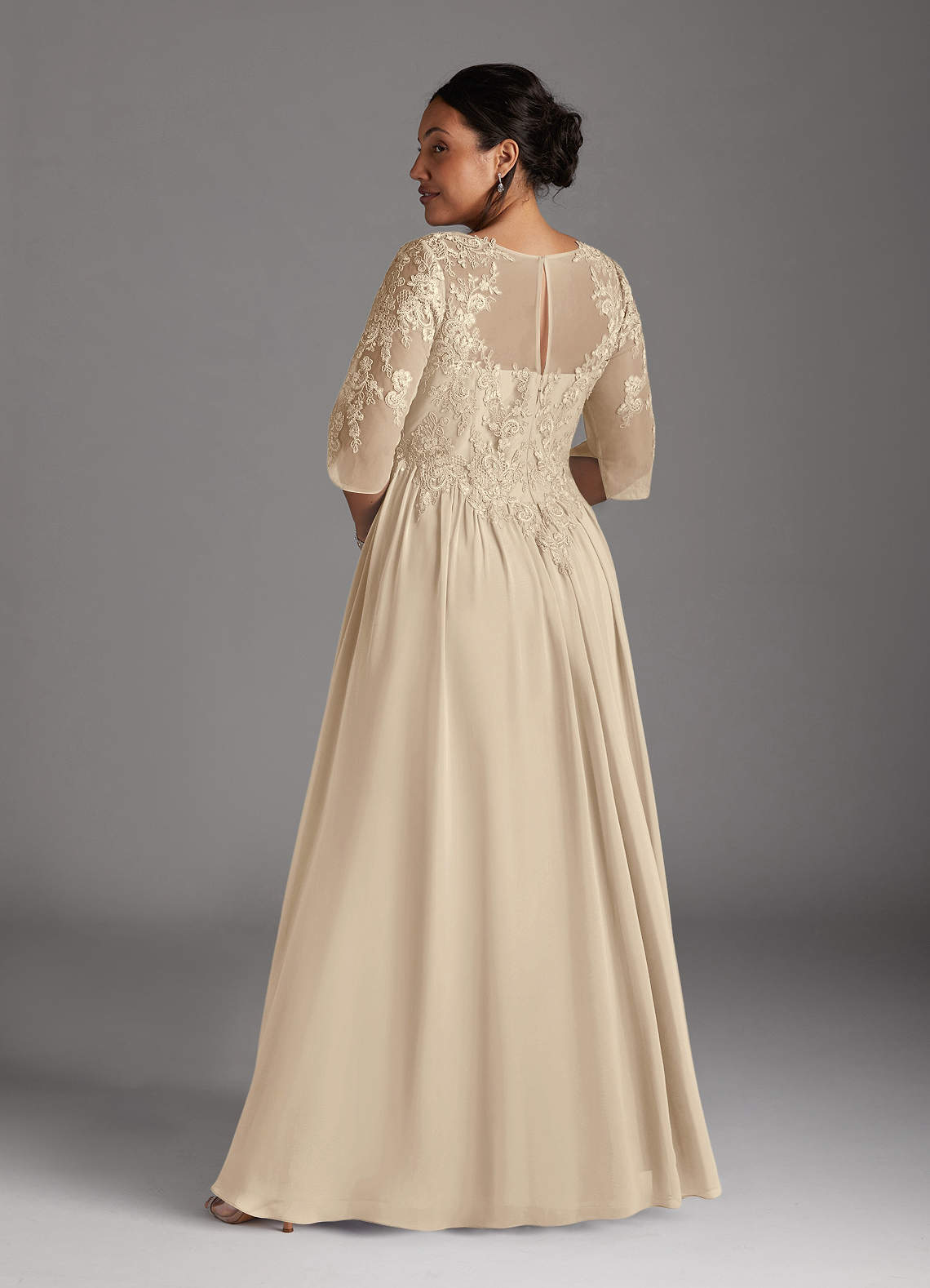 Azazie Mirielle vestidos de madre de la novia Vestido de Champán de Gasa de Corte En A con Encaje Scoop image7