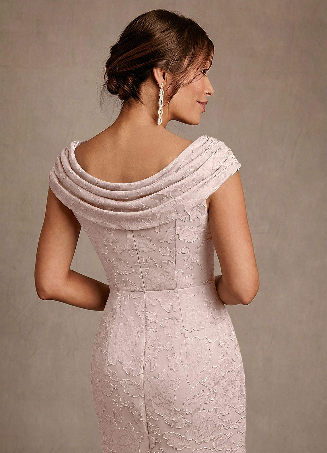 Azazie Irvine vestidos de madre de la novia Vestido de Rosa Rubor de Devorado Floral de Corte en A con Plisado image4