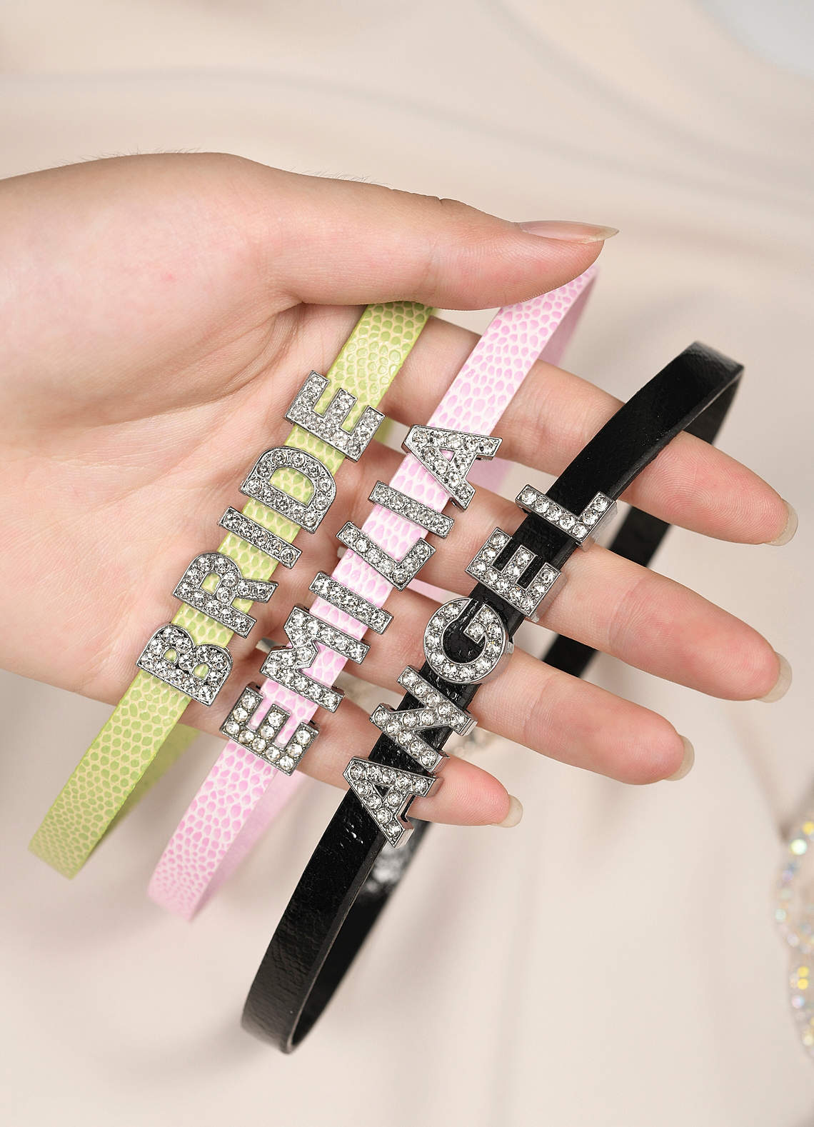 front Collier ras du cou en cuir avec nom personnalisé