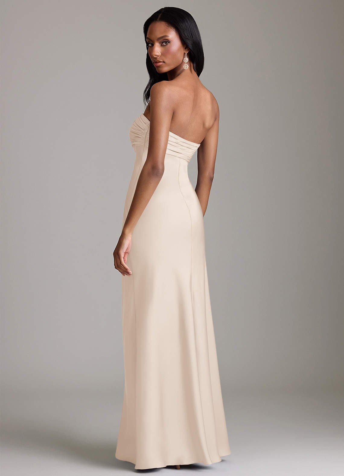 Azazie Saylor Vestidos de damas de honor Vestido de Alabastro Blanco de Satén Elástico de Corte Sirena con Sin tirantes image4