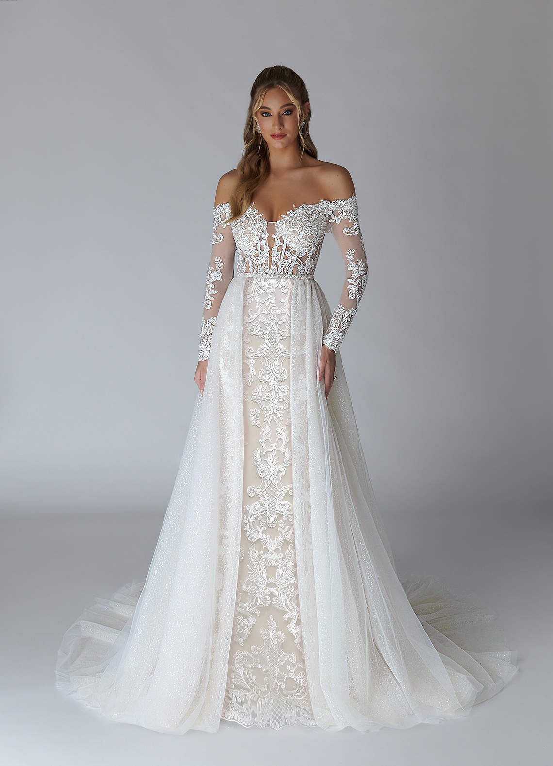 Azazie Solaris Vestidos de novia Vestido de Blanco Diamante Arena de Tul de Corte en A con Lentejuelas con cuello en V image1