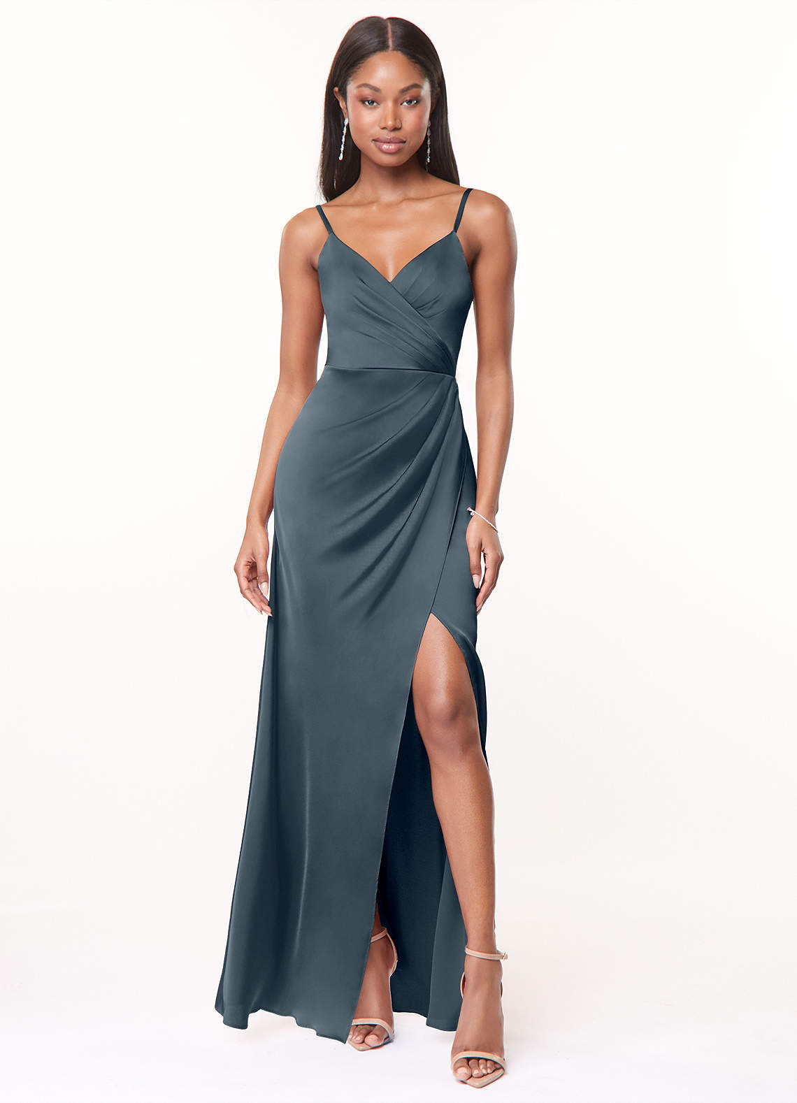 Azazie Maci Vestidos de damas de honor Vestido de Crepúsculo de Satén Elástico de Corte en A con Cuello en V plisado image1