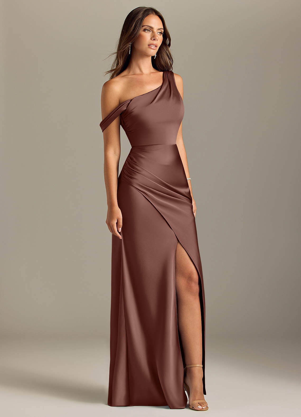 Azazie Madelyn Jurken voor thuis passen Converteerbaar Jurk van Stretch Satijn met Zeemeermin Off the Shoulder Agave image3