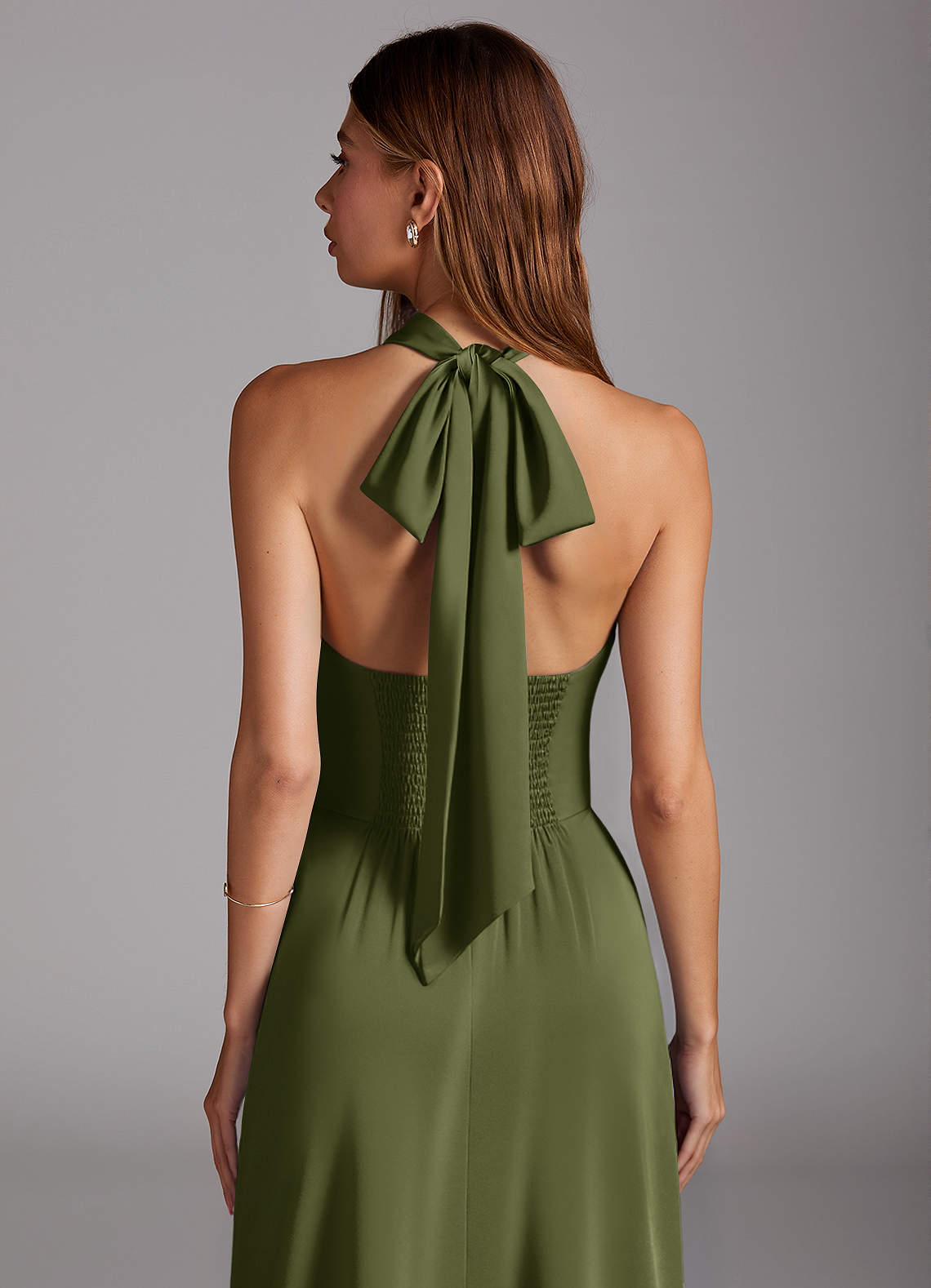 Azazie Myra Vestidos de madrinha de casamento Vestido Oliva de Cetim elástico de Linha A com Gola Alta image1