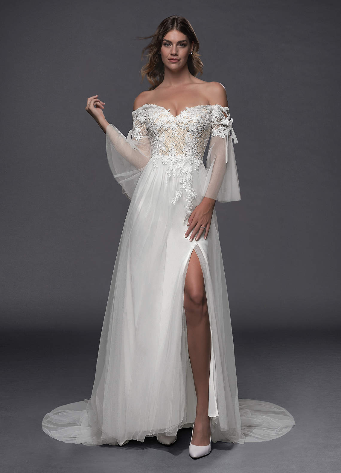 Azazie Stevie Abiti da Sposa Abito A-Line in Tulle a Spalla Scoperta Bianco Diamante Champagne image1