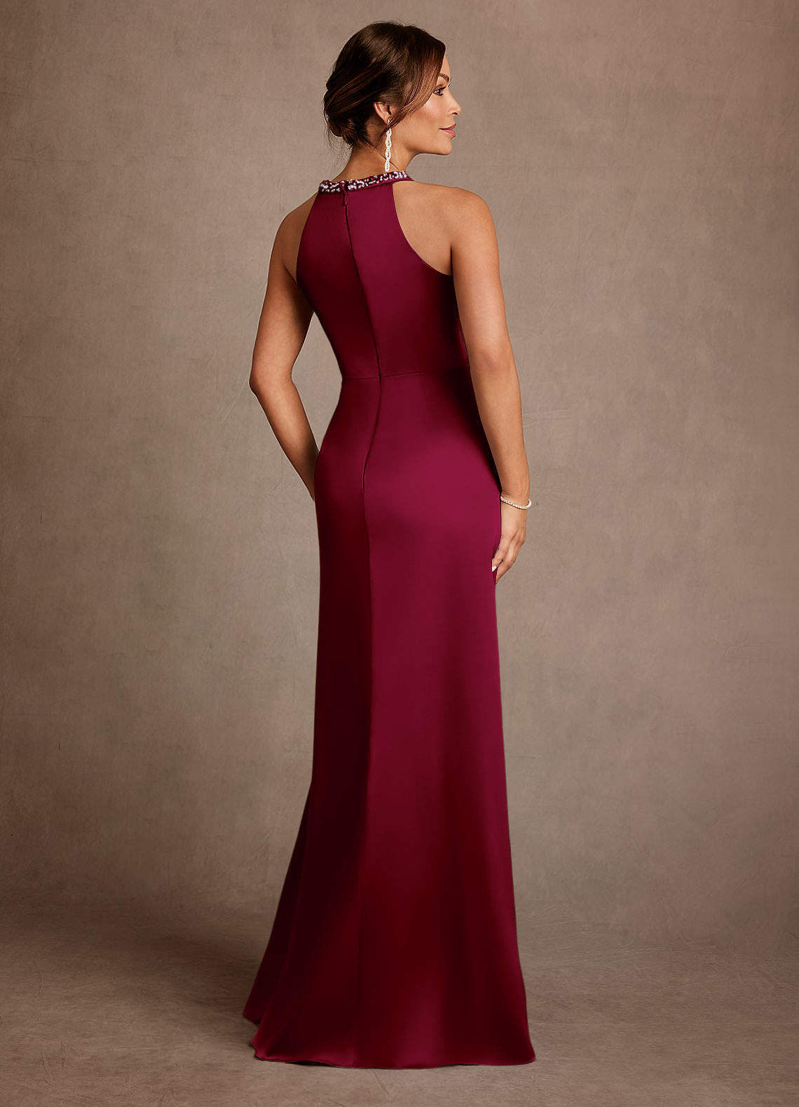 Azazie Lawrence vestidos de madre de la novia Vestido de Borgoña de Satén Elástico de Corte en A con Plisado image2