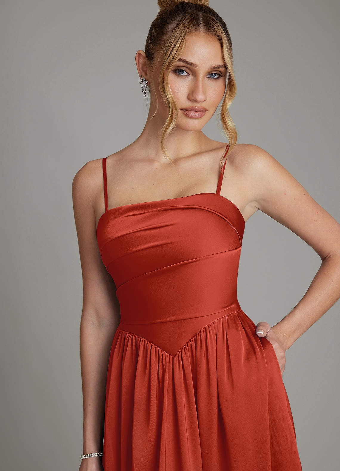 Azazie Zena Robes de demoiselle d'honneur Robe Trapèze en Satin extensible Sans bretelles Rouille image1