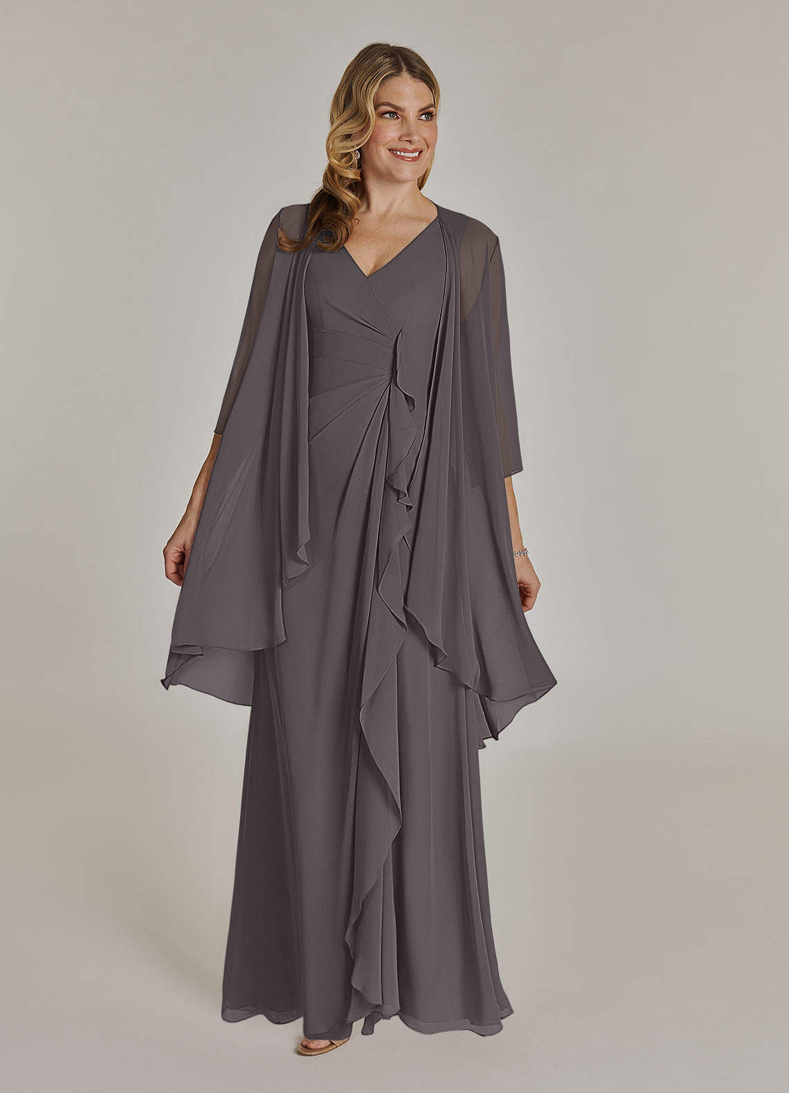 Azazie Manuella vestidos de madre de la novia Vestido de Gris Acero de Gasa de Corte En A con Cuello en V plisado image1