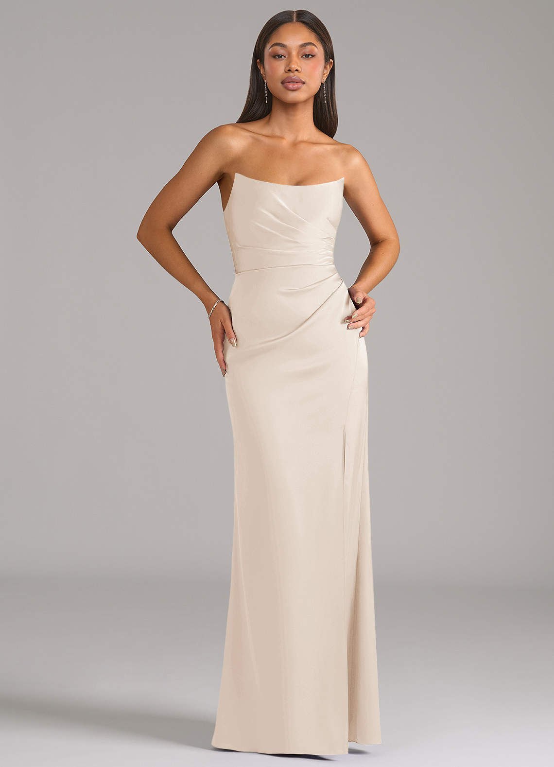 Azazie Marla Jurken voor bruidsmeisjes Converteerbaar Jurk van Stretch Satijn met Kolom Strapless Wit Albast image1