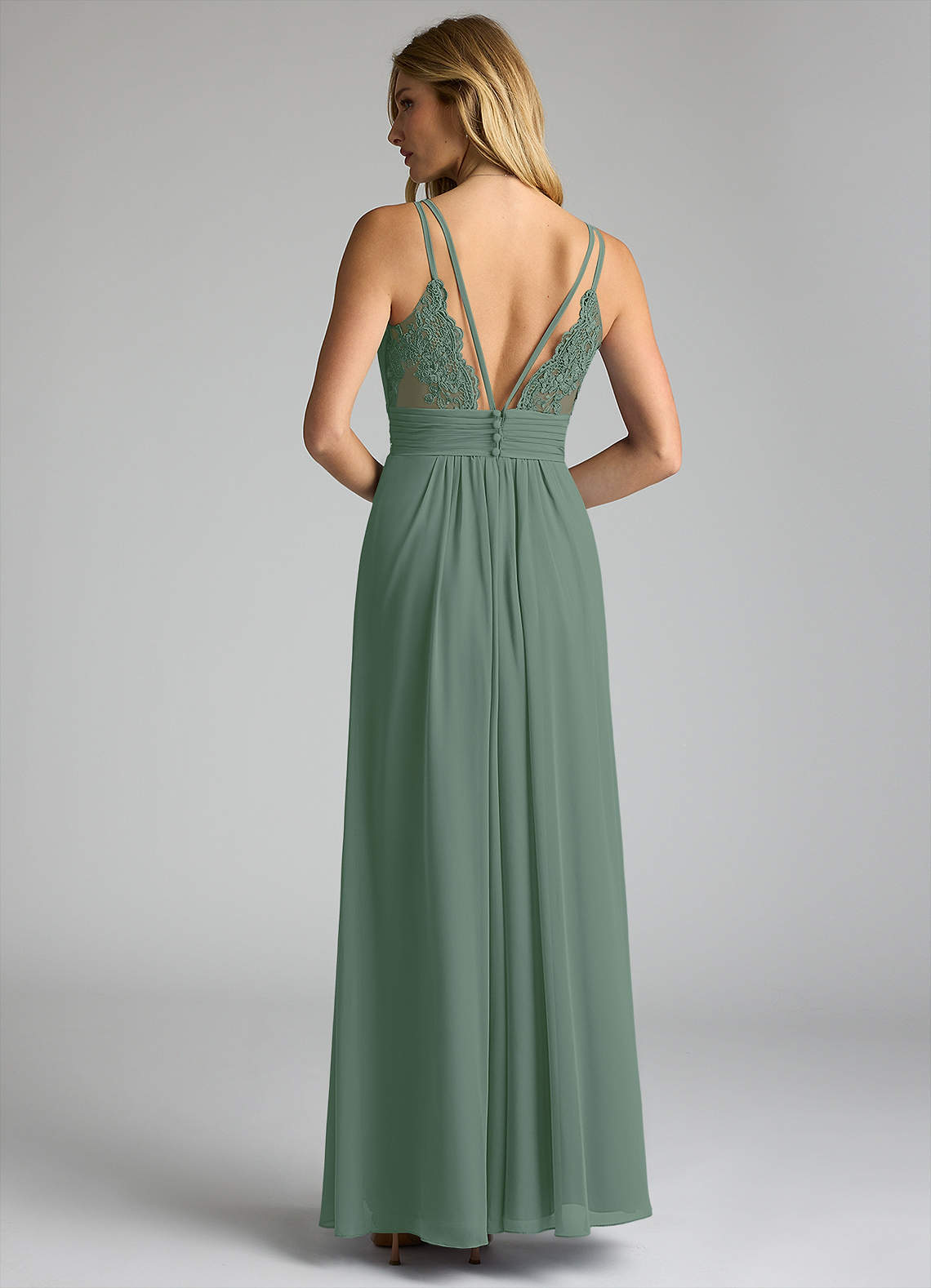 Azazie Maren Allure Robes de demoiselle d'honneur Robe Trapèze en Mousseline de soie Col V dentelle Eucalyptus image4