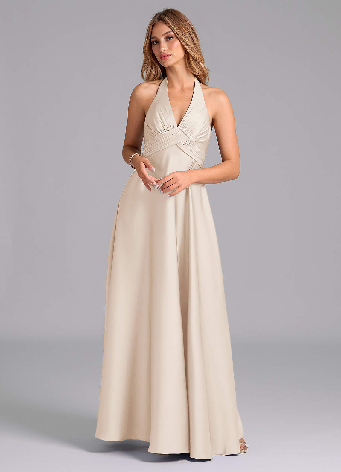 Azazie Tessie Vestidos de damas de honor Vestido de Alabastro Blanco de Satén Elástico de Corte en A con Plisado image1