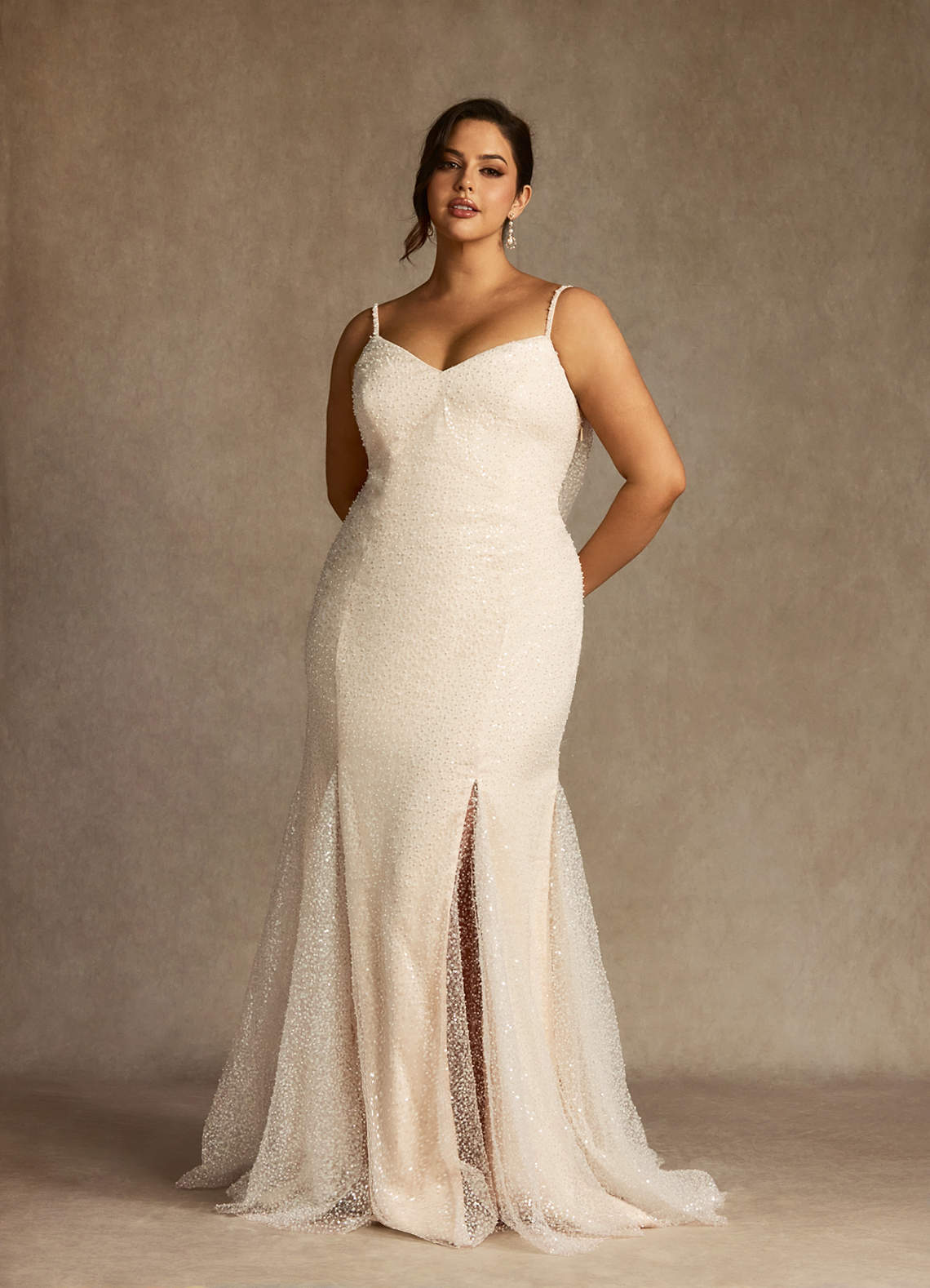 Azazie Eris Vestidos de novia Vestido de Blanco Diamante Alabastro Blanco de Cuentas de Corte Sirena con Cuello en V image1