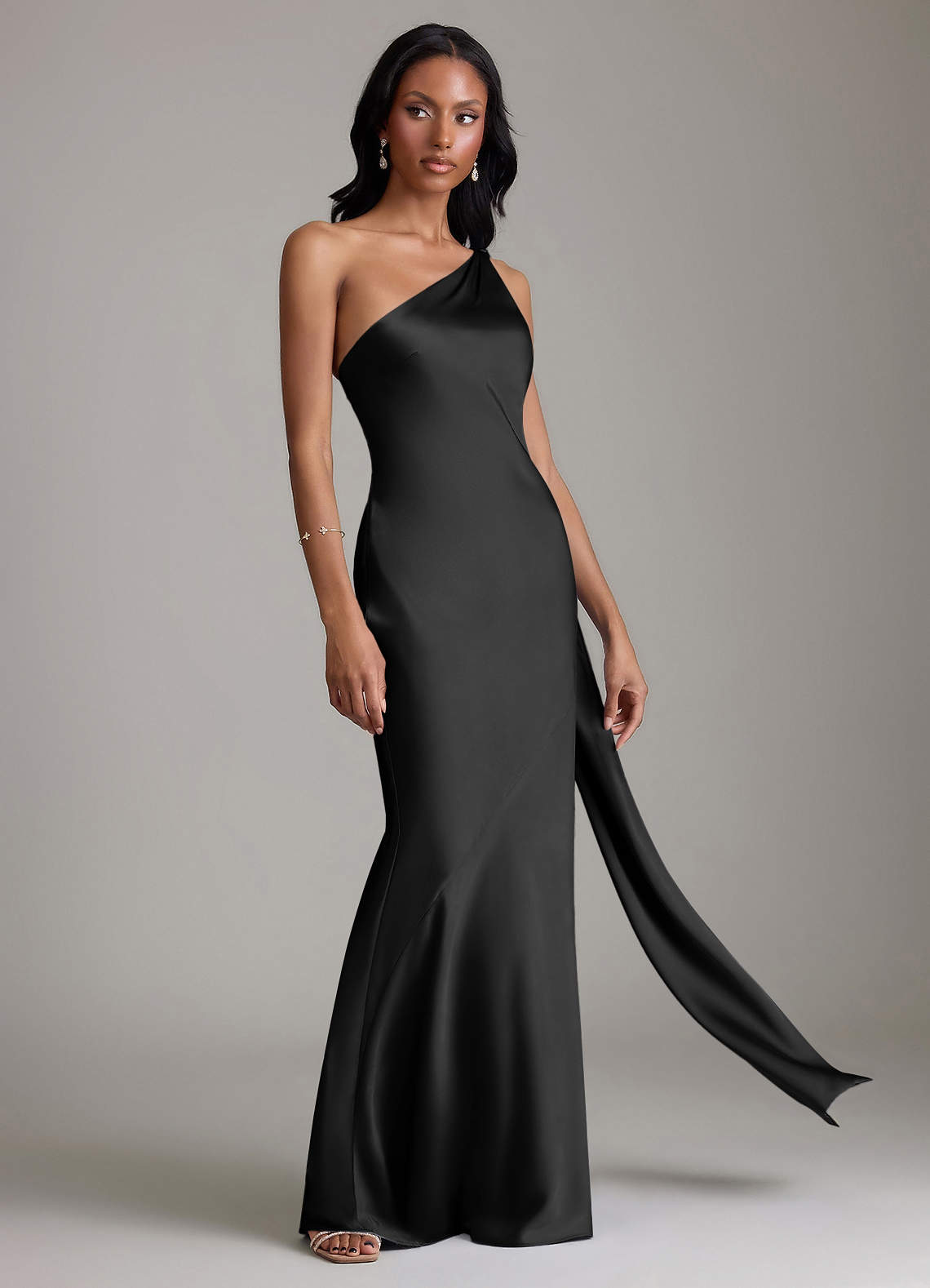 Azazie Juniper Brudtärnklänningar Klä av Sjöjungfru i Stretch Satin Ena axeln Svart image4