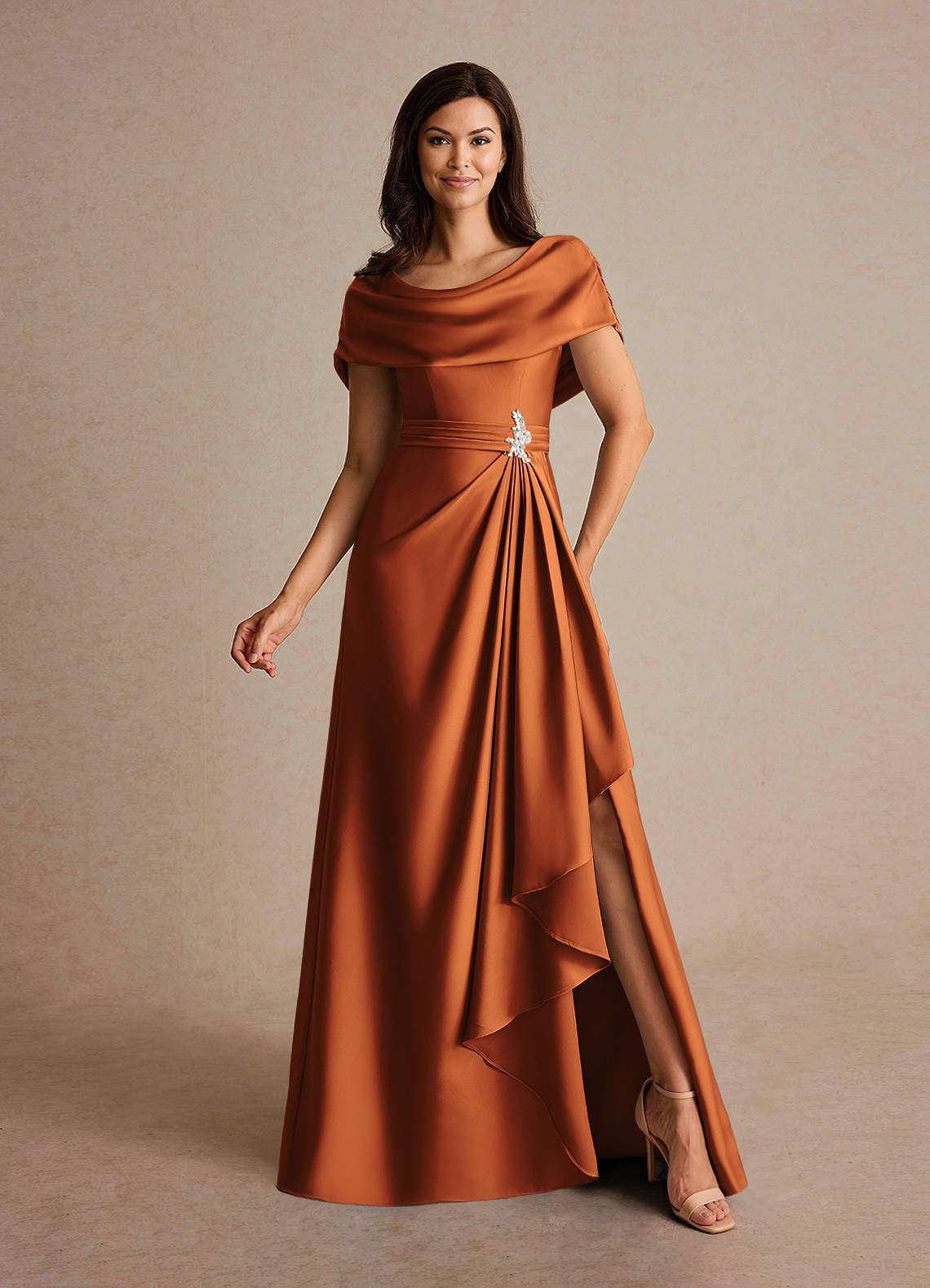Azazie Branford Vestidos para mãe da noiva Vestir Canela de Cetim elástico de Linha A com Plissado image1