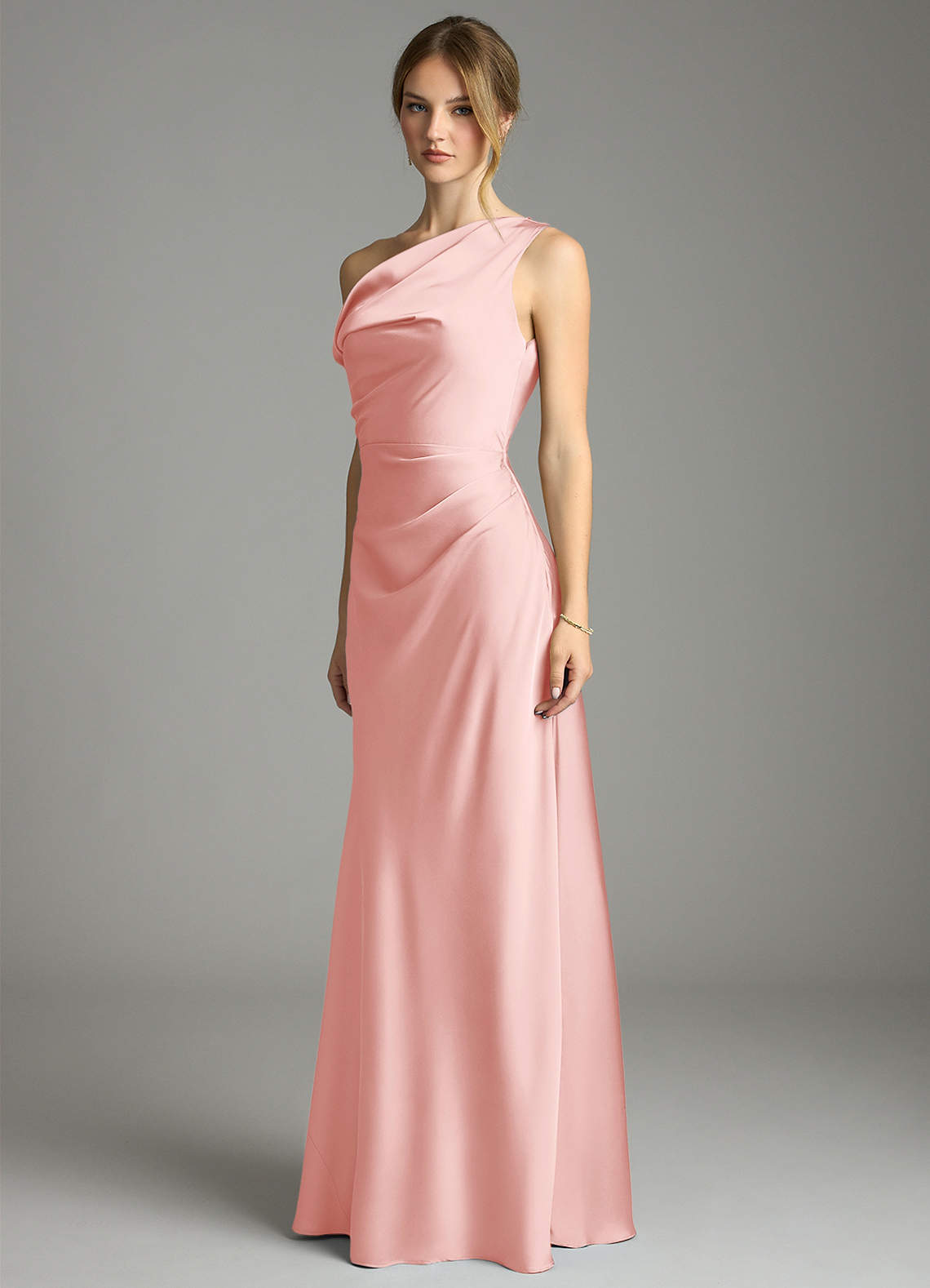 Azazie Emerson Jurken voor bruidsmeisjes Jurk van Stretch Satijn met Zeemeermin Off the Shoulder Poederroze image3