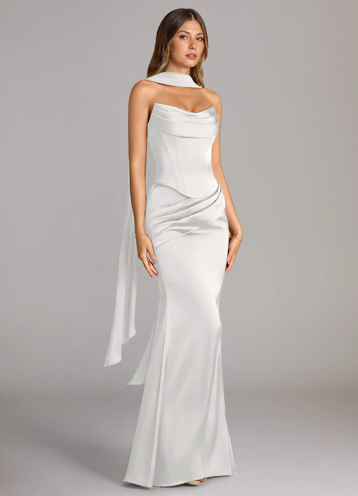 Azazie Sorrel Abiti da Damigella Abito Convertibile Sirena in Raso Elasticizzato Senza Cinturino Bianco image3