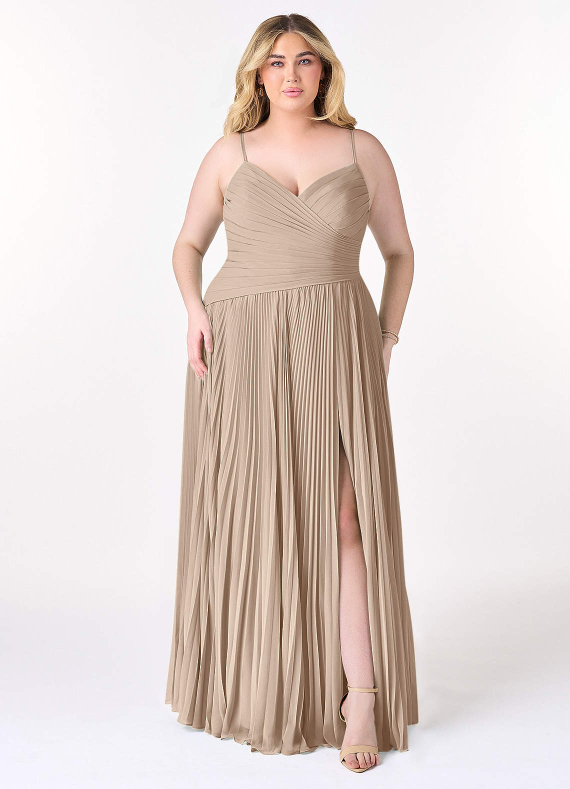 Azazie Vini Jurken voor bruidsmeisjes Jurk van Chiffon met A-Lijn V-hals geplooid Taupe image1