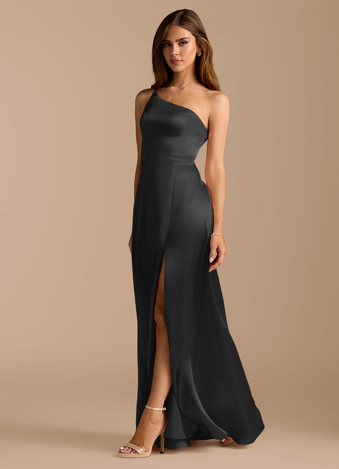 Azazie Trina Vestidos de damas de honor Vestido de Negro de Satén Metálico de Corte en A con Hombro unilateral image1