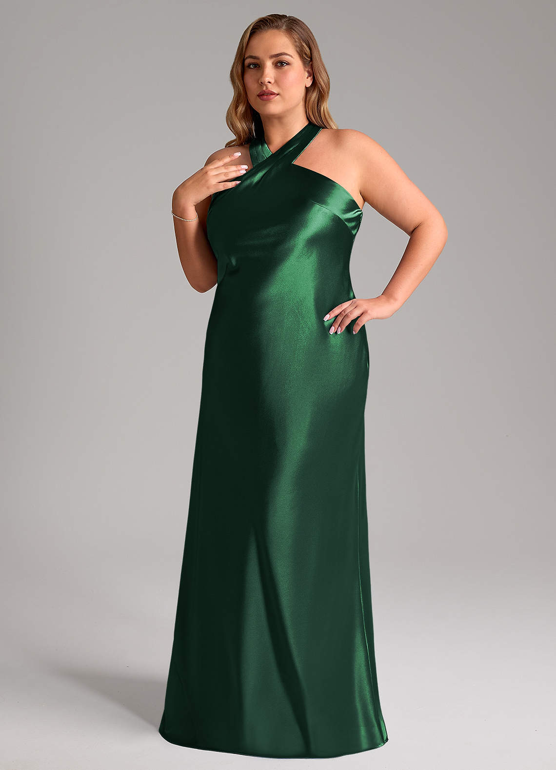Azazie Doretta Robes de demoiselle d'honneur Robe Sirène en Satiné métallisé Arc Vert Foncé image1