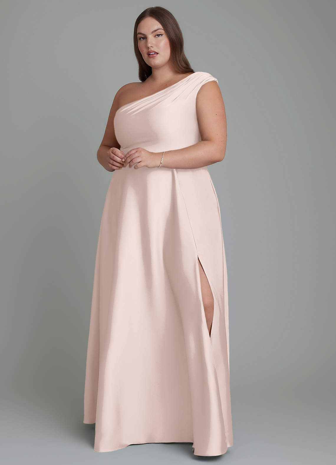 Azazie Melanie Vestidos de damas de honor Vestido Rosa Rubor de Satén Elástico de Línea A con Hombros descubiertos image1