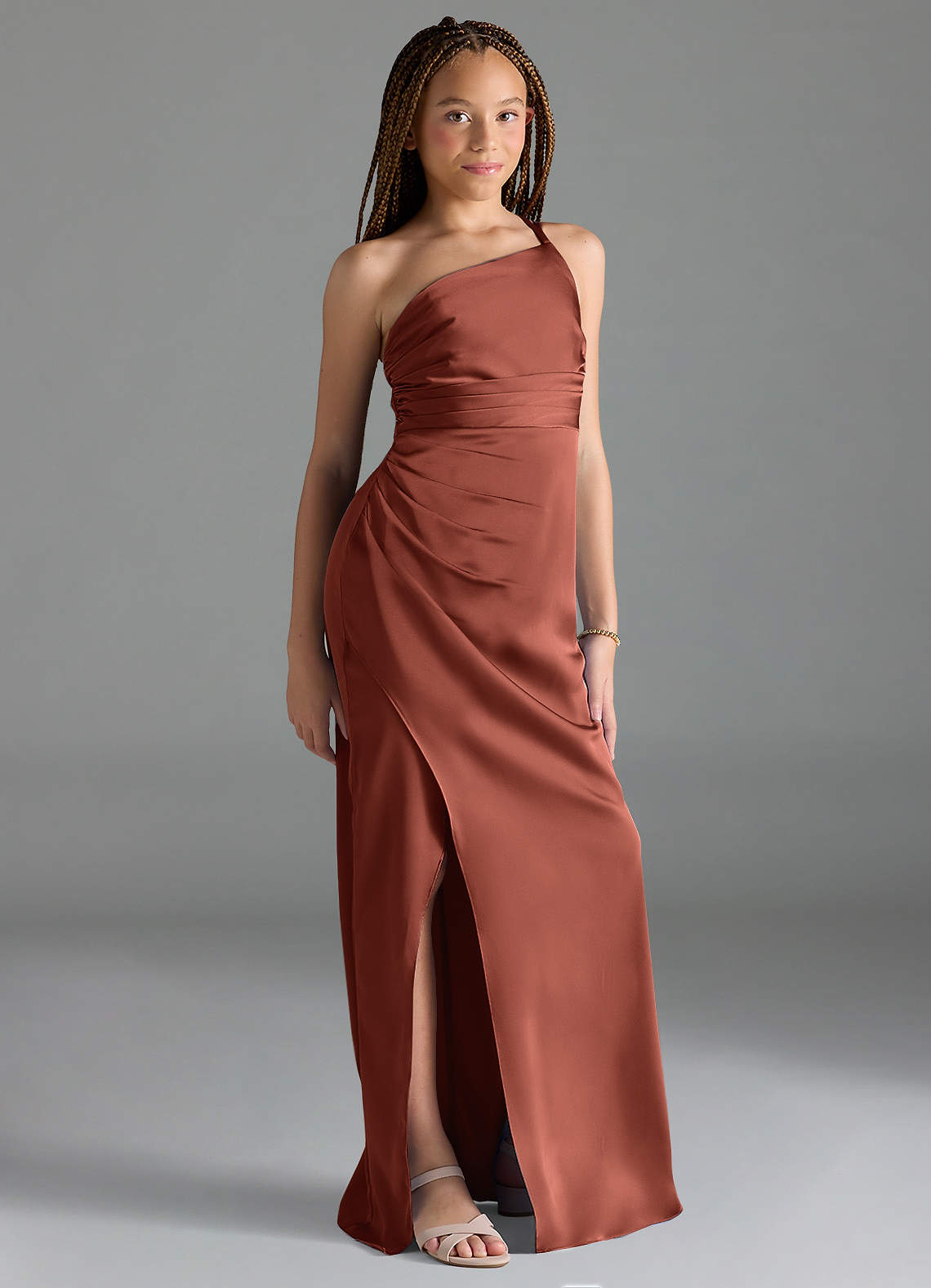 Azazie Eren Junior Vestido Castanho Aloirado de Cetim elástico de Bainha com Plissado image3