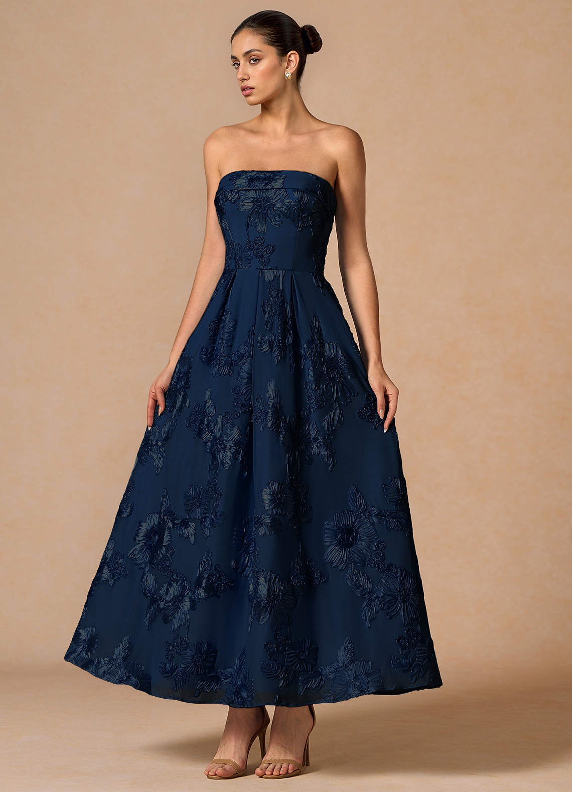 fitted lace wedding dress Plus Size V-Neck Scallop Lace Dress for Elegant Evenings – Karen Kane main image 0