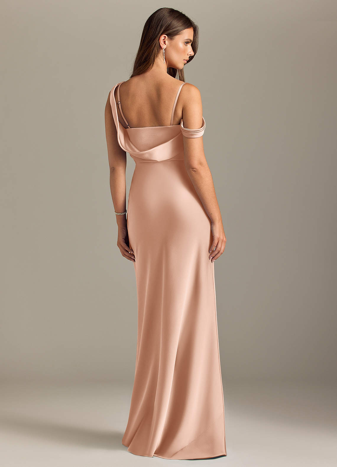 Vestido de dama de honor Azazie Madelyn en color Oro Rosa Azazie