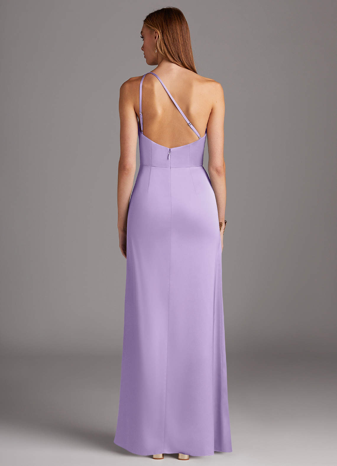 Azazie Mika Vente Finale Robe Fourreau en Satin extensible Une épaule Agave image1