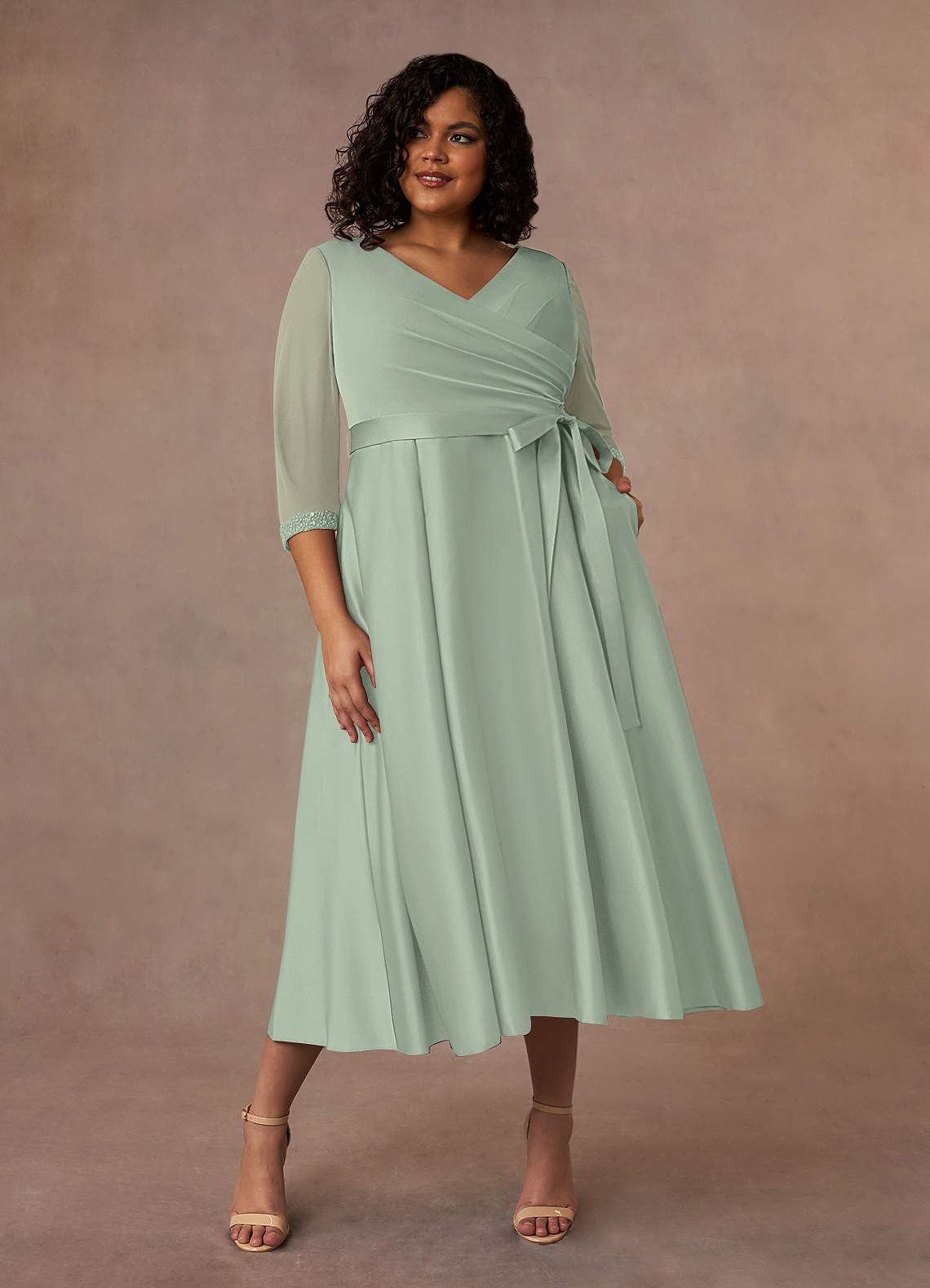 Azazie Maritza Abiti per la Madre della Sposa Abito A-Line in Raso Opaco Plissettato Verde Salvia image6