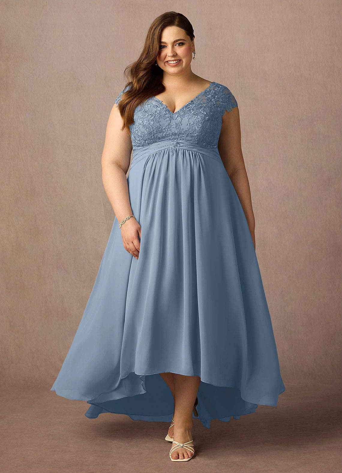 Azazie Irmeli Mère de la mariée Robes Robe Trapèze en Mousseline de soie Dentelle Bleu Poussiéreux image1