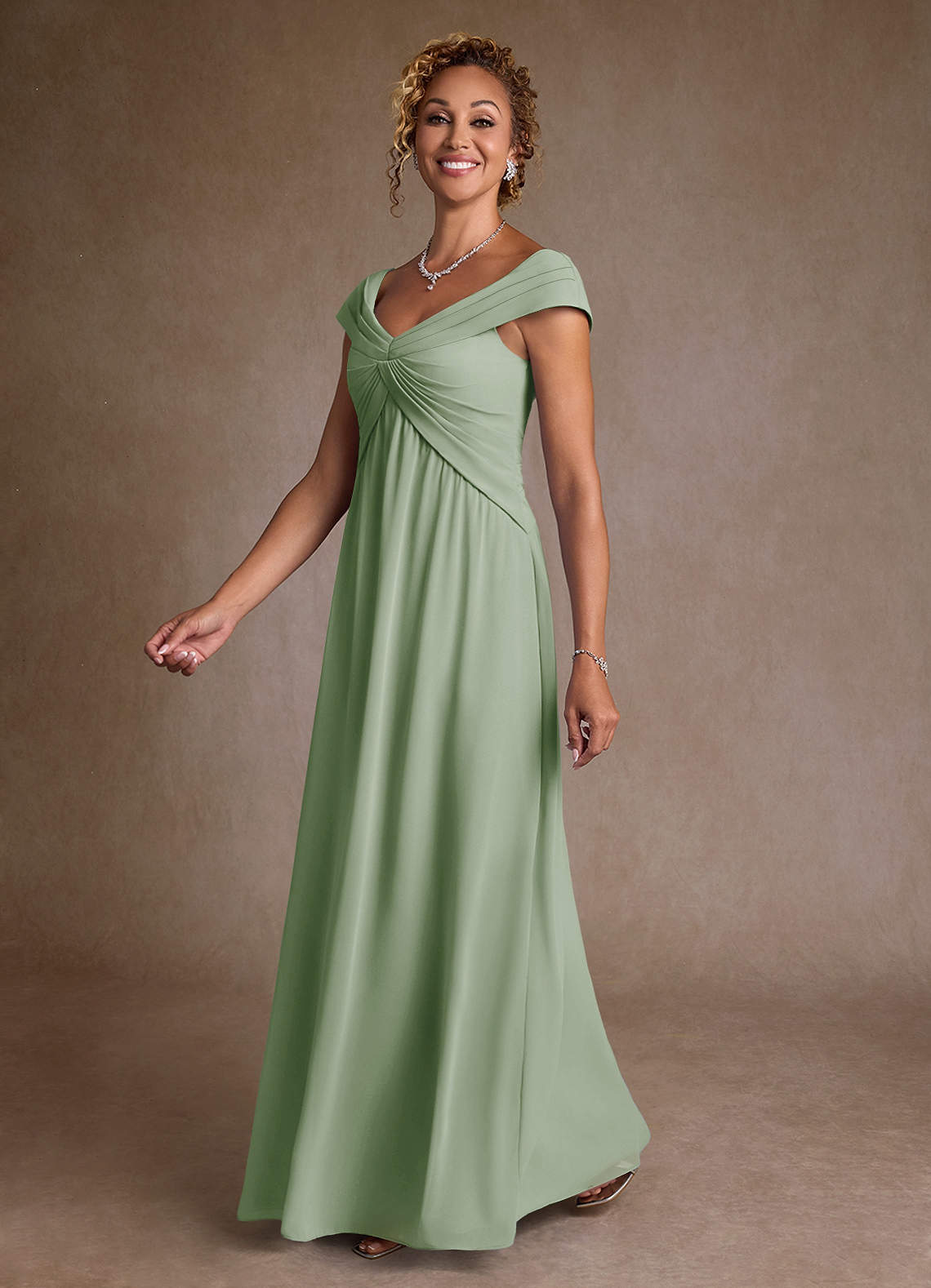 Azazie Myrtle Mère de la mariée Robes Robe Trapèze en Mousseline de soie Plissée Vert Sauge image3