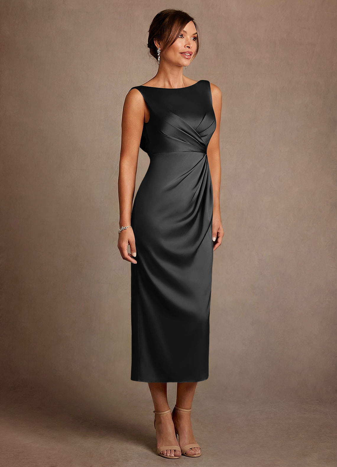 Azazie Mazhe Vestidos para mãe da noiva Vestido Preto de Cetim elástico de Linha A com Plissado image3