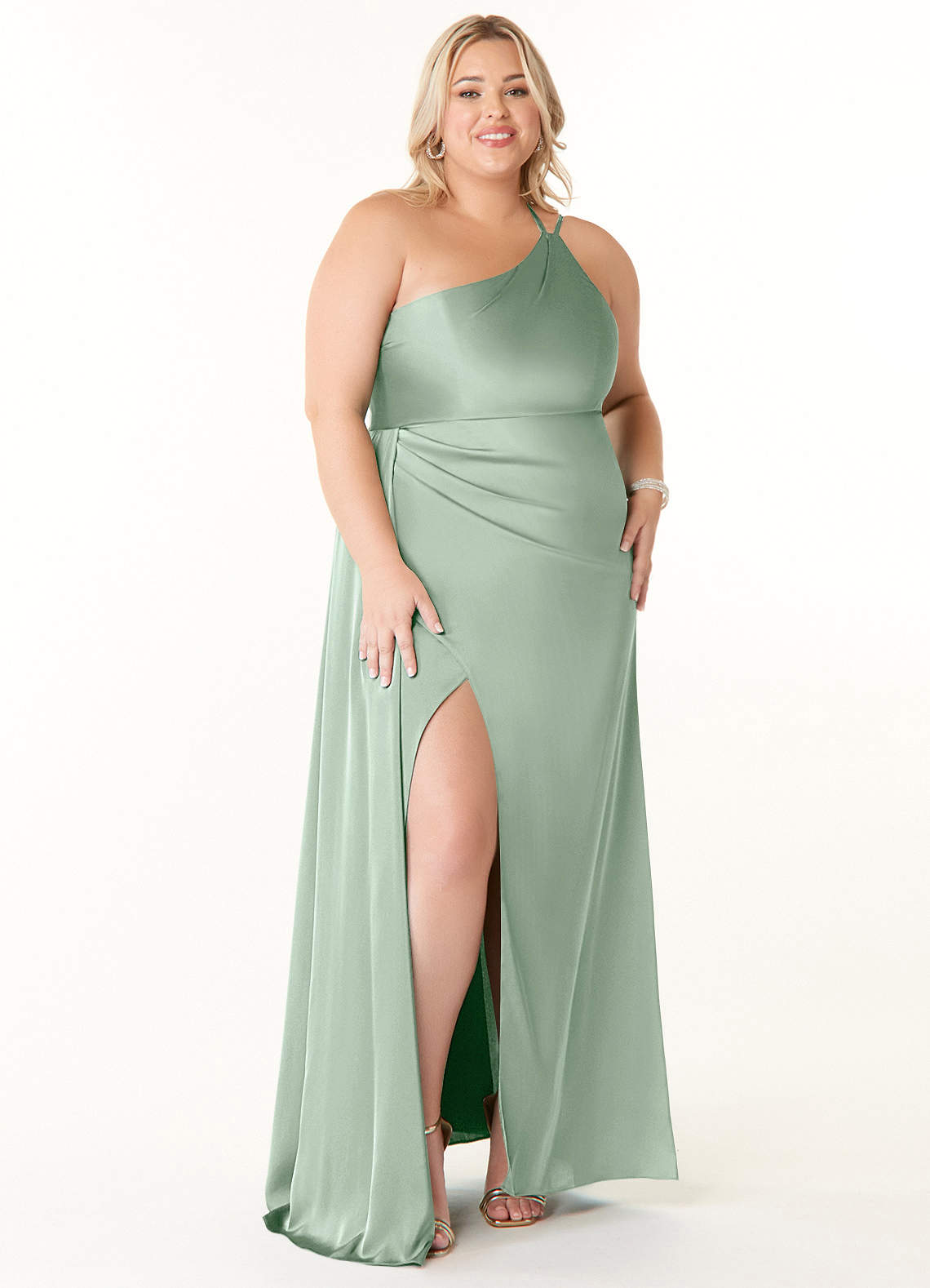 Azazie Maron Vestidos de damas de honor Vestido de Agave de Satén Elástico de Corte en A con Un hombro image6