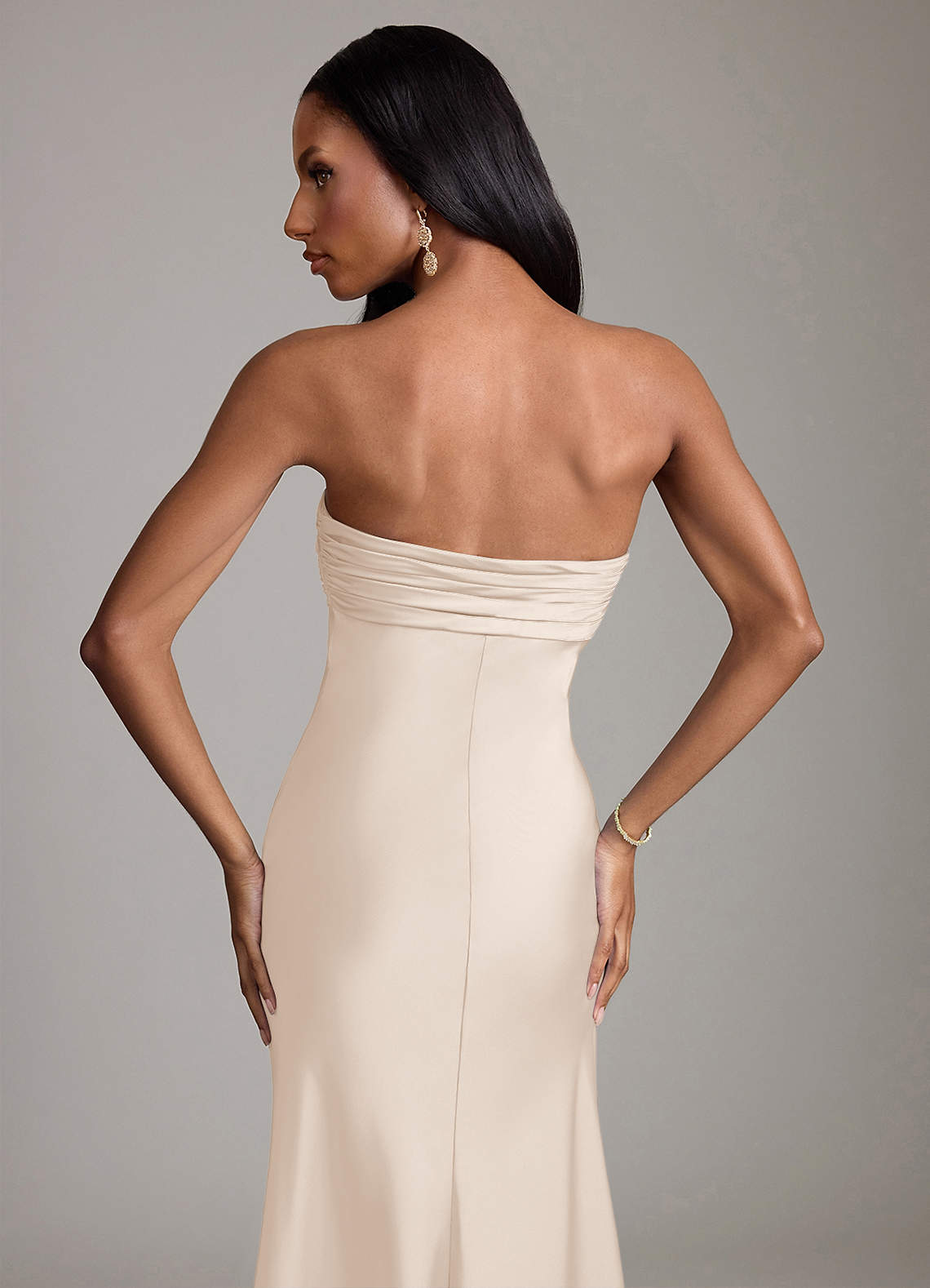 Azazie Saylor Vestidos de damas de honor Vestido de Alabastro Blanco de Satén Elástico de Corte Sirena con Sin tirantes image5