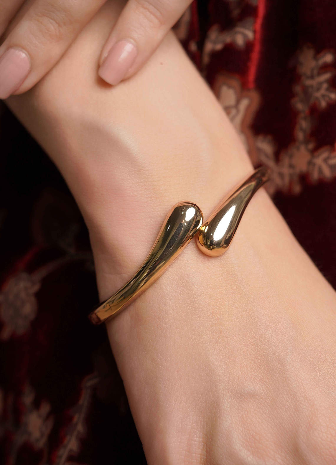 front Brazalete envolvente con forma de gota de agua