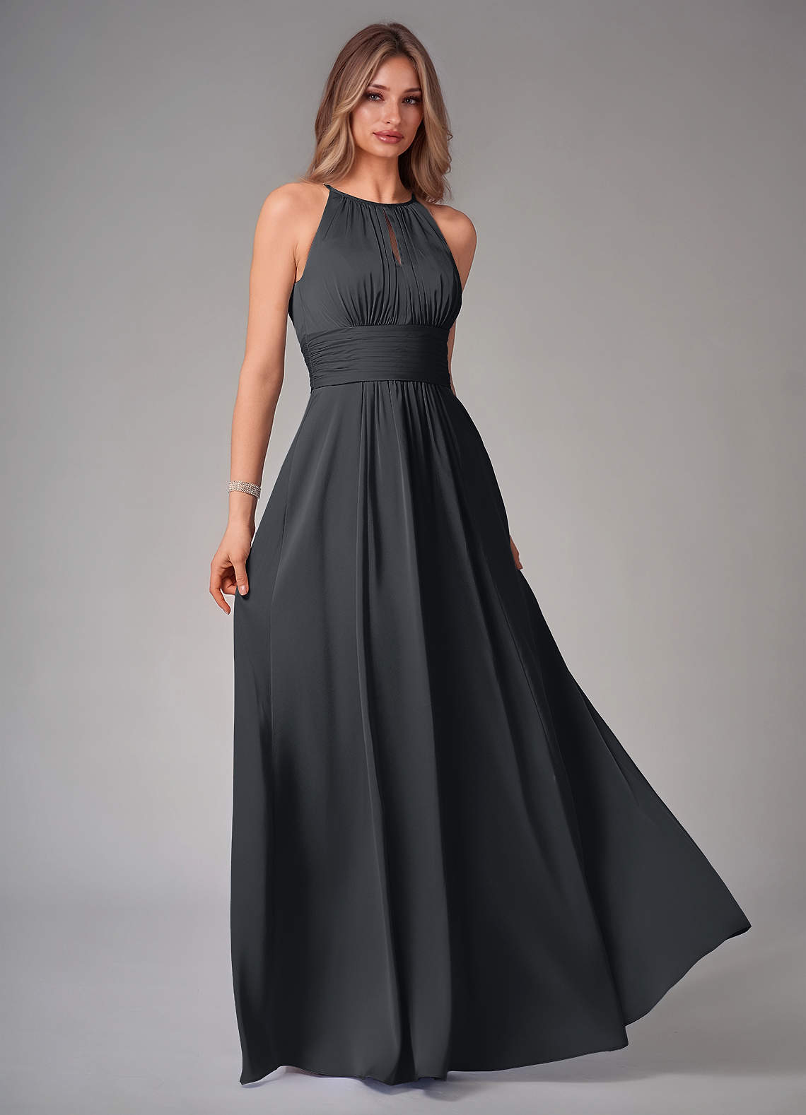 Azazie Bonnie Vestidos de damas de honor Vestido de Negro de Satén Elástico de Corte en A con Plisado image1