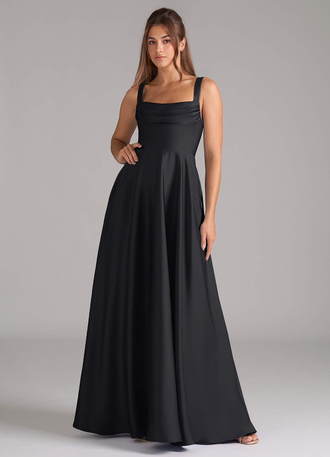 Azazie Shaude Vestidos de damas de honor Vestido de Negro de Satén Elástico de Corte en A con Plisado image1