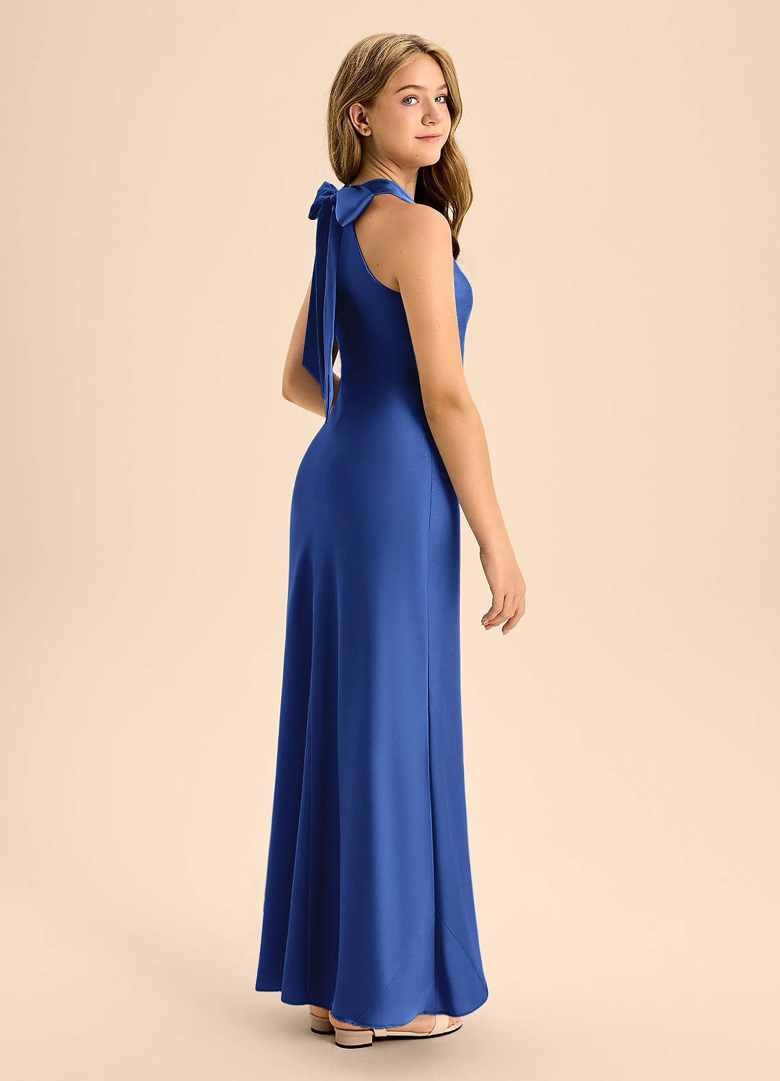 Azazie Doretta Junior Vestido de Azul Real de Satén Elástico de Corte En A con Plisado image1