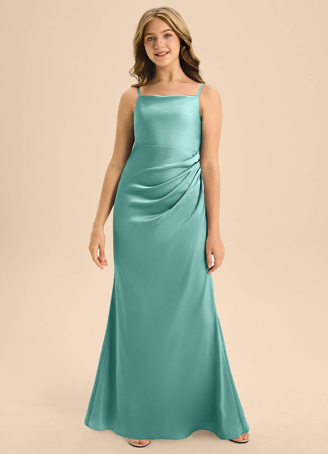 Azazie Renna Junior Vestido de Aqua de Satén Elástico de Corte En A con Plisado image3
